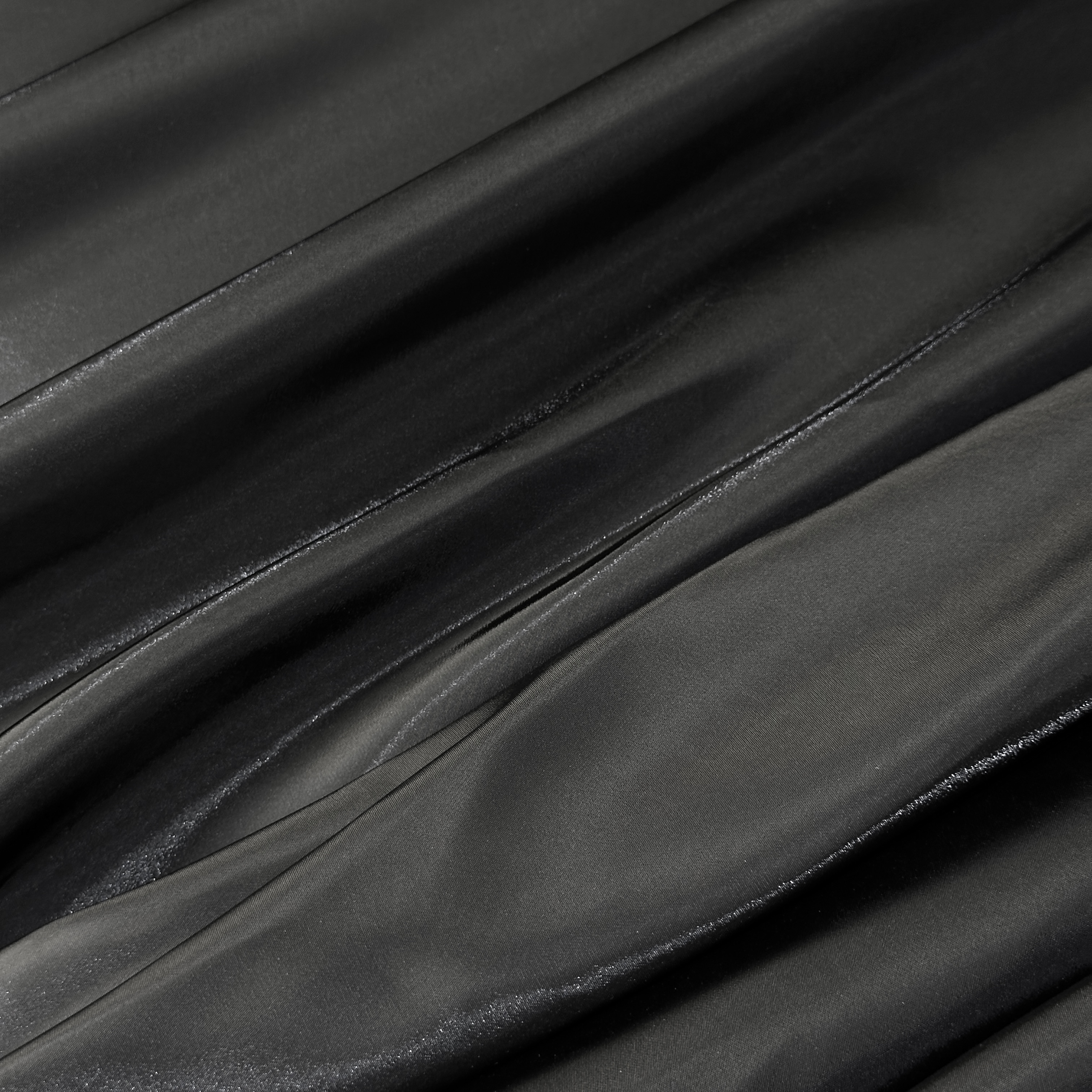 Курточно-плащевая ткань с эффектом жидкий металл с водоотталкивающей пропиткой, черный