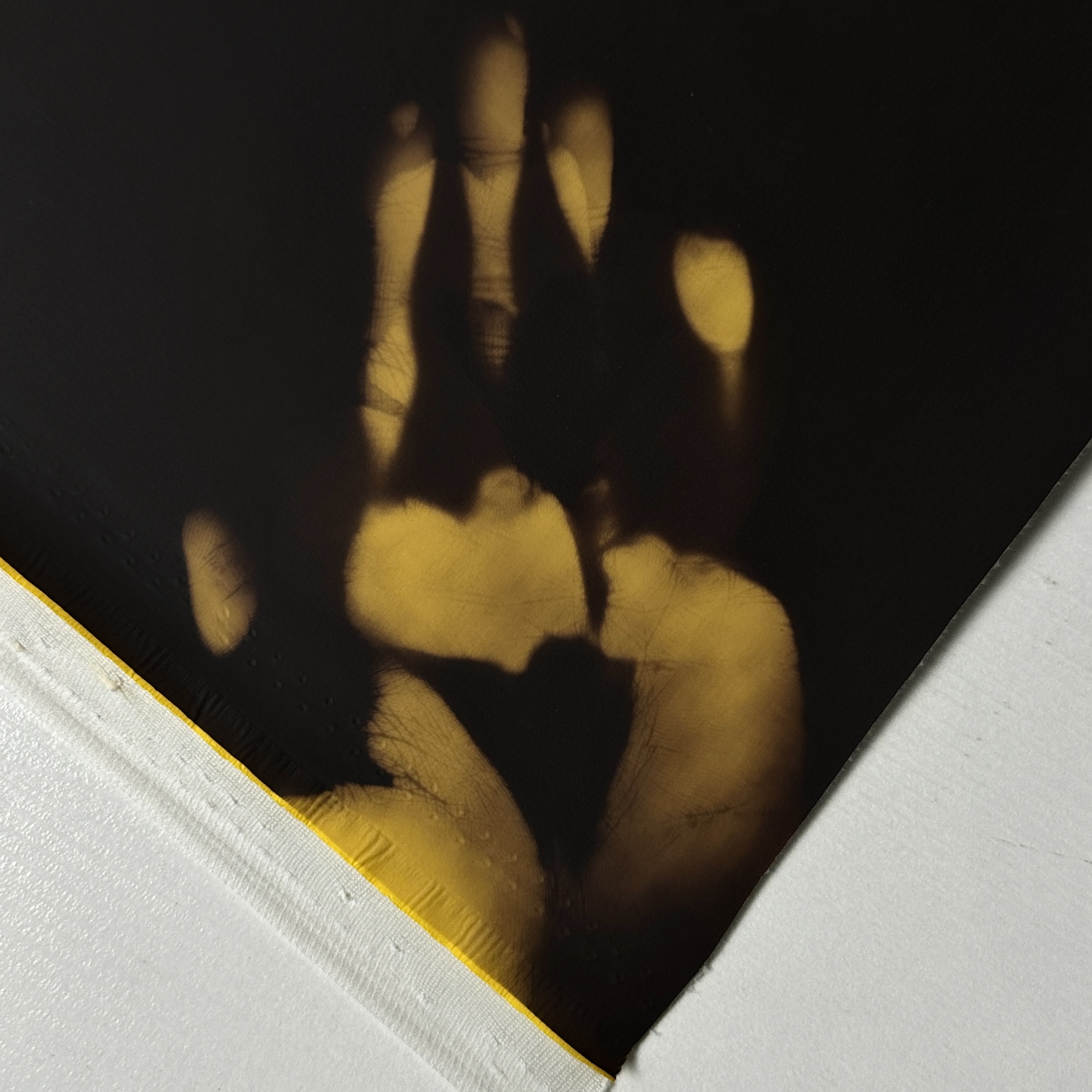 Термохромная искусственная кожа, черный/жёлтый