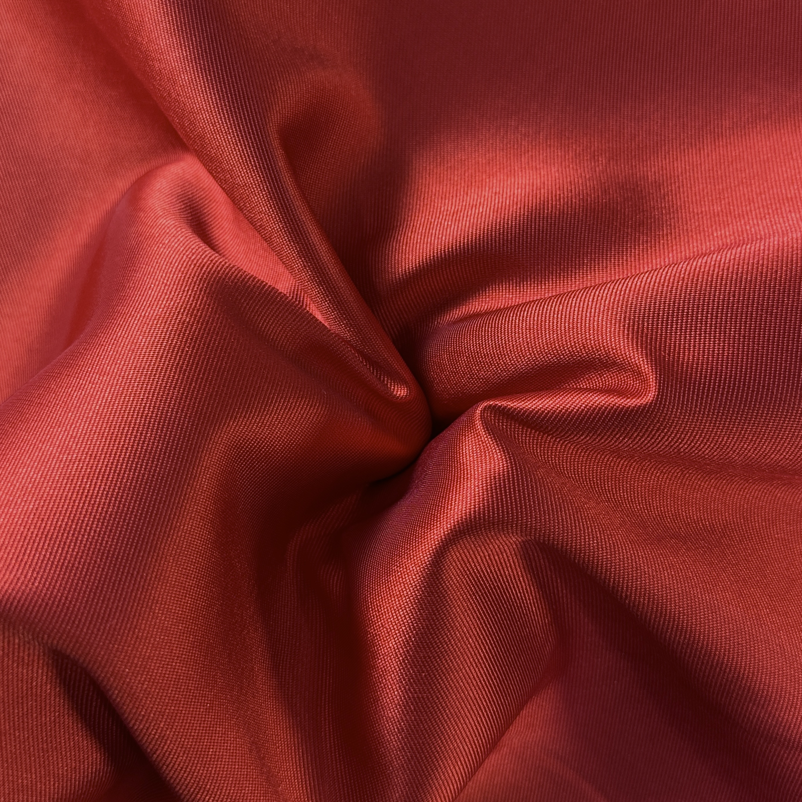 Формодержащая диагональ, красный