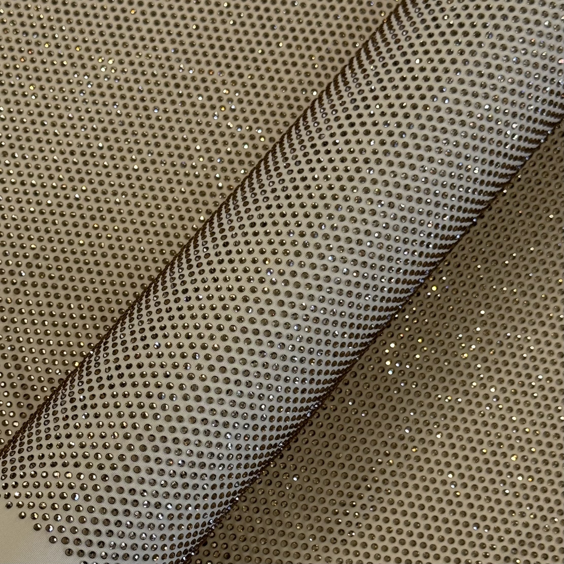 Бифлекс с кристаллами SS10 LIGHT COLORADO TOPAZ, бежевый