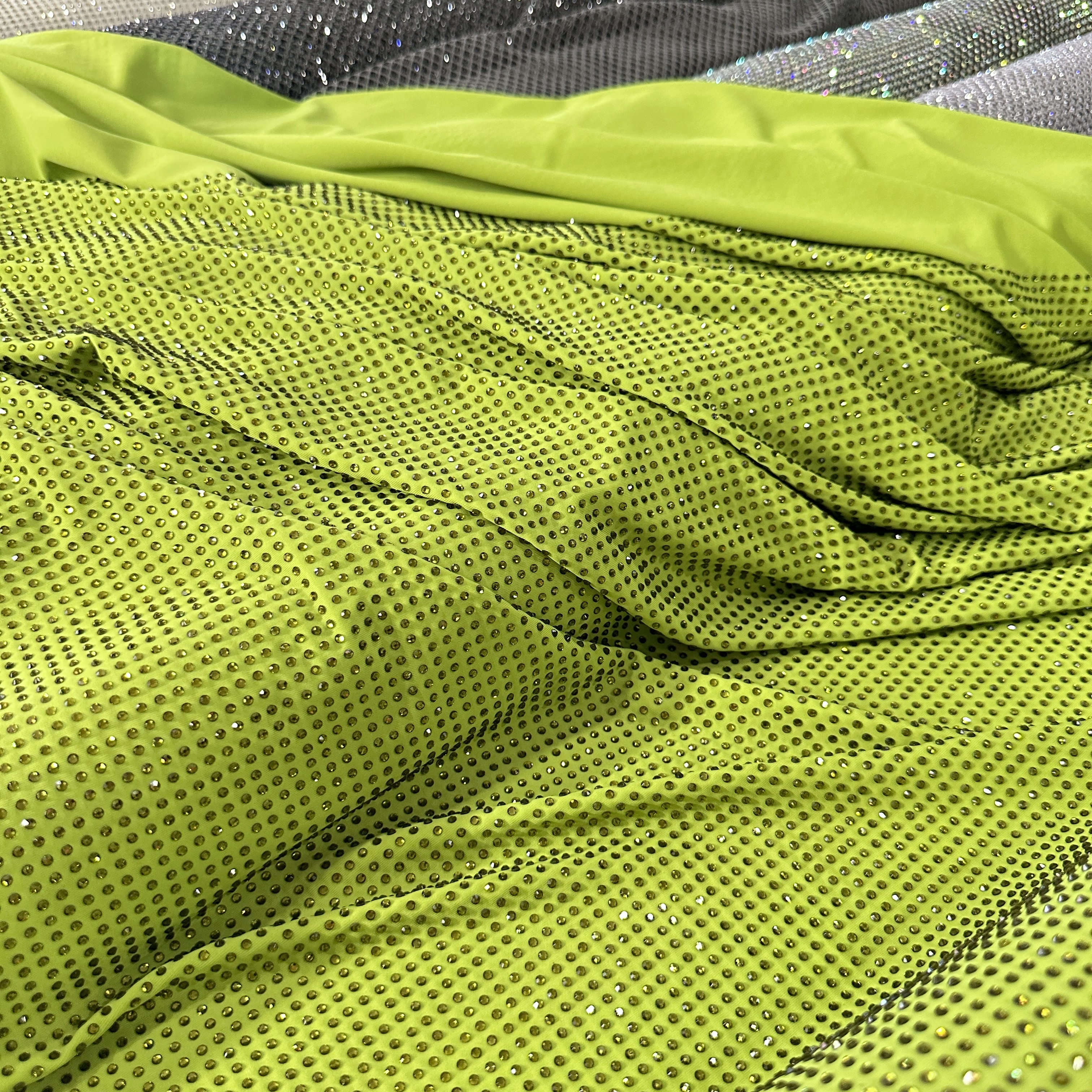 Трикотаж бифлекс c кристаллами SS10 OLIVINE, зеленый виноград