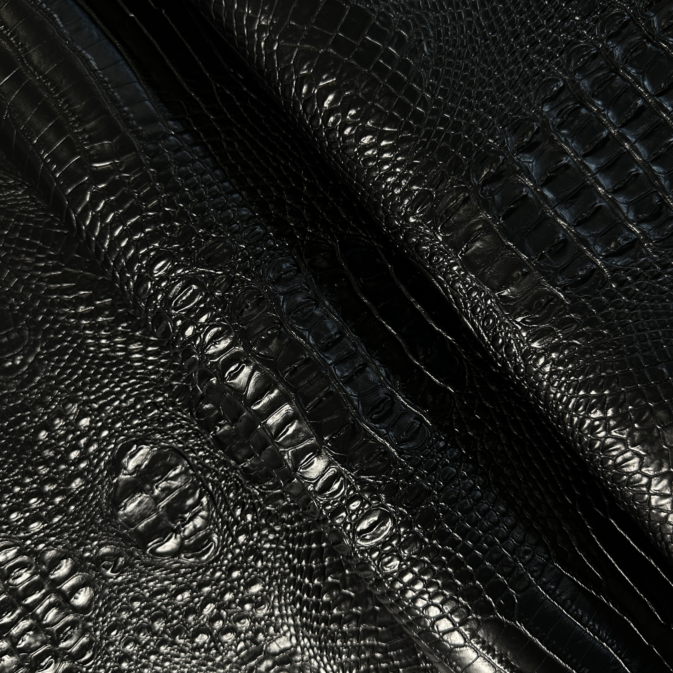 Искусственная кожа крокодил, черный