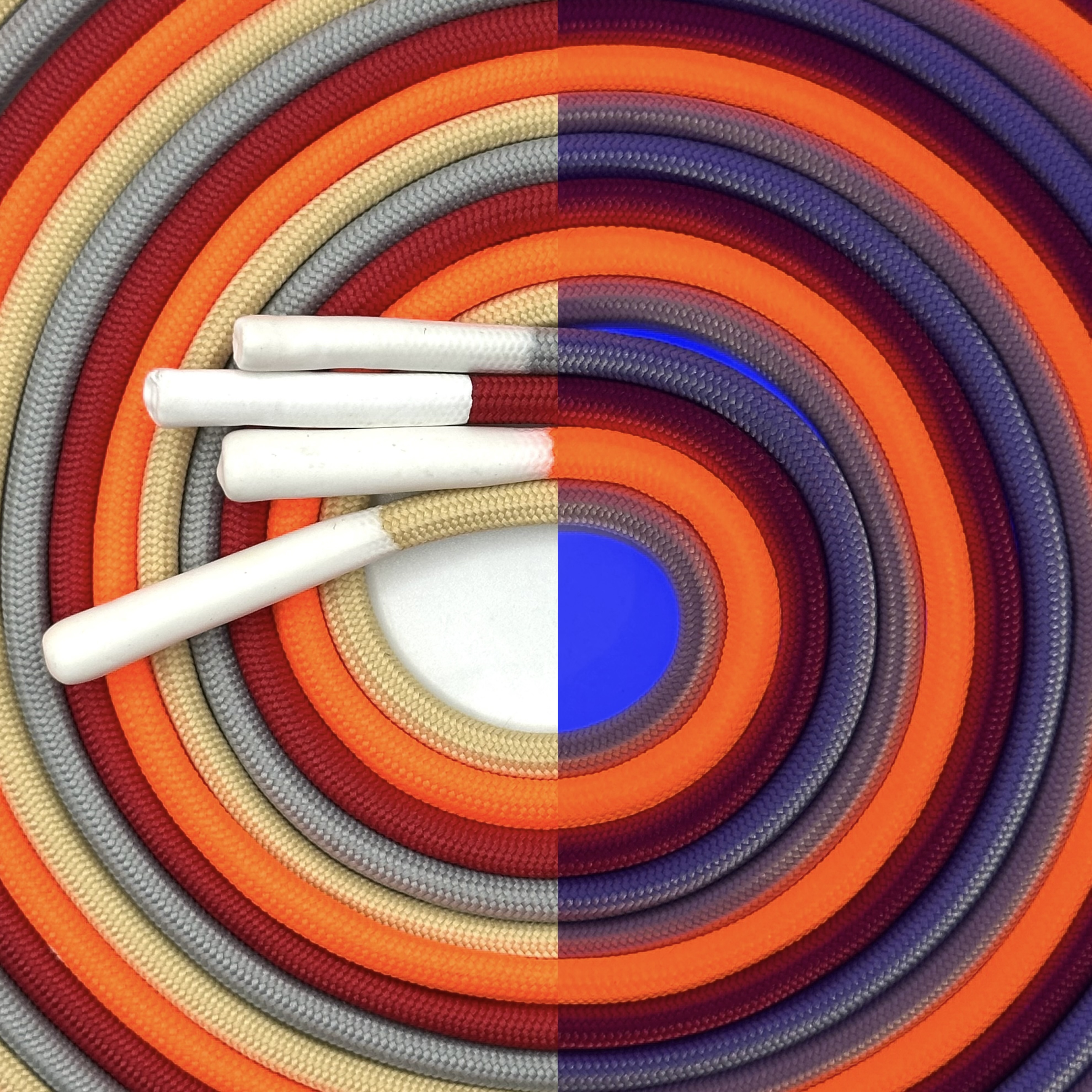 Шнур круглый с кончиками в белом цвете