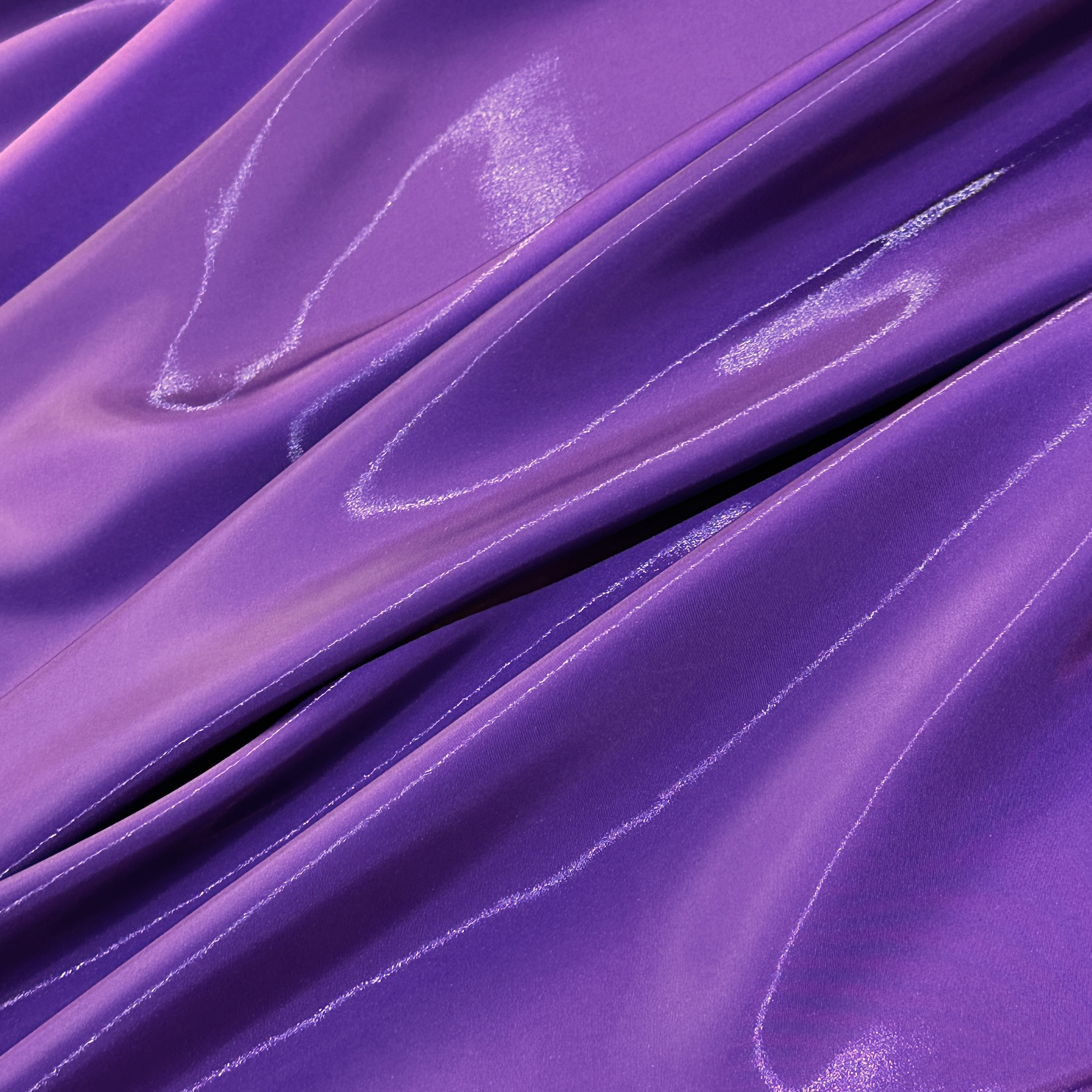 Курточно-плащевая ткань с эффектом жидкий металл с водоотталкивающей пропиткой, фиолетовый